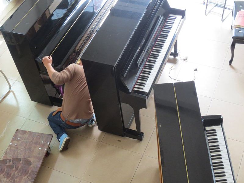 达日县搬钢琴